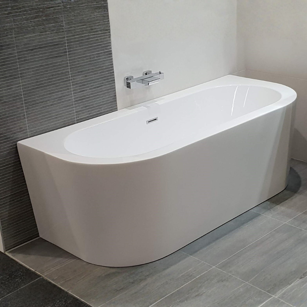 Luxe half vrijstaand bad (back to wall) 170x75x59 cm
